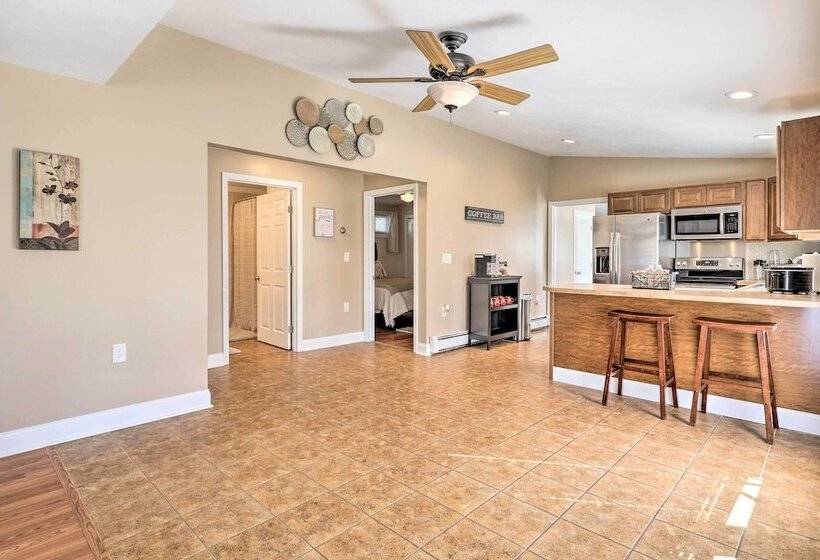 Tranquil Swansea Retreat W/ Fire Pit & Grill!