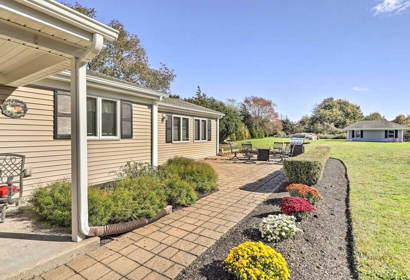 Tranquil Swansea Retreat W/ Fire Pit & Grill!