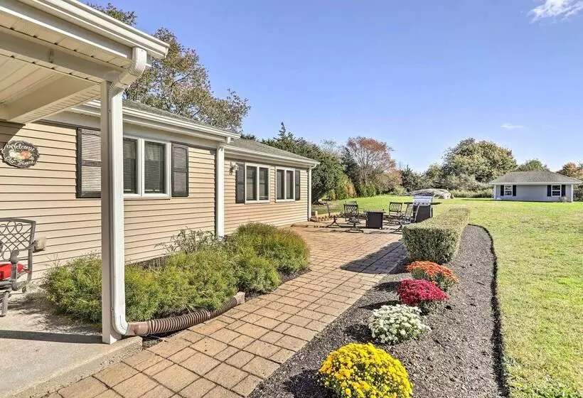 Tranquil Swansea Retreat W/ Fire Pit & Grill!