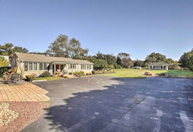 Tranquil Swansea Retreat W/ Fire Pit & Grill!