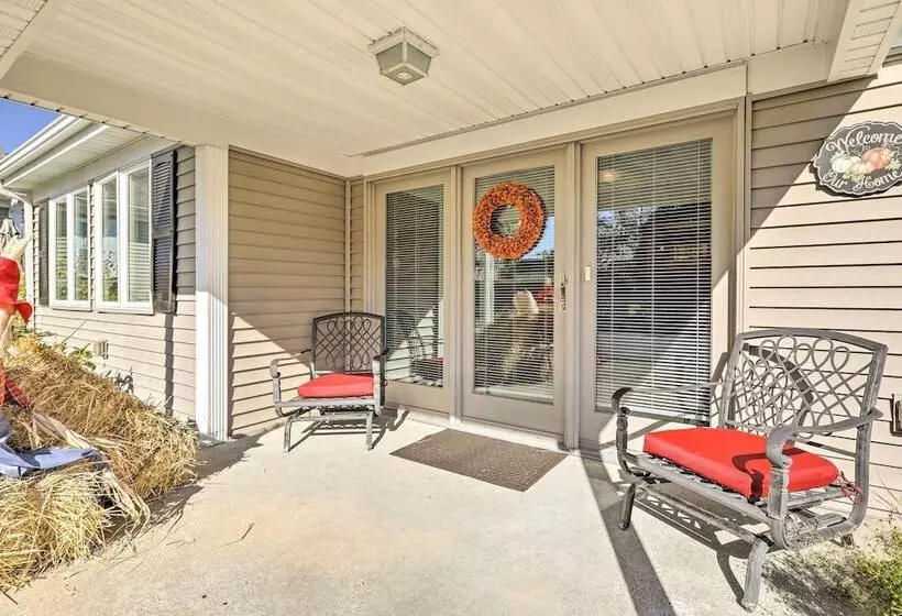 Tranquil Swansea Retreat W/ Fire Pit & Grill!