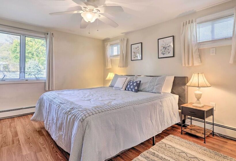 Tranquil Swansea Retreat W/ Fire Pit & Grill!