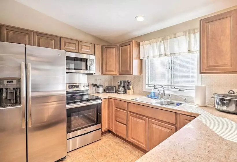 Tranquil Swansea Retreat W/ Fire Pit & Grill!