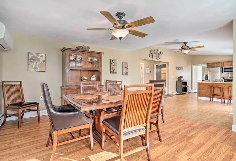 Tranquil Swansea Retreat W/ Fire Pit & Grill!