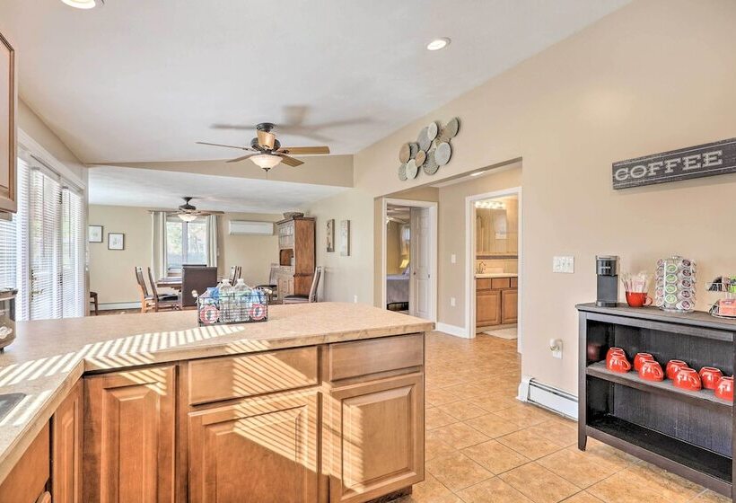 Tranquil Swansea Retreat W/ Fire Pit & Grill!