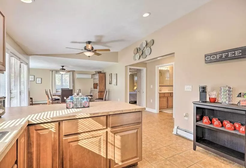 Tranquil Swansea Retreat W/ Fire Pit & Grill!