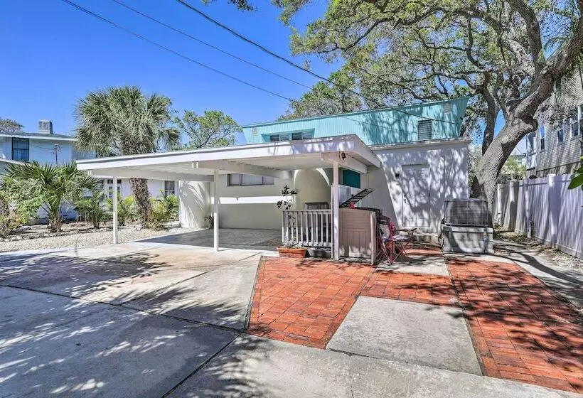 Tropical Waterfront Home: Central Location!