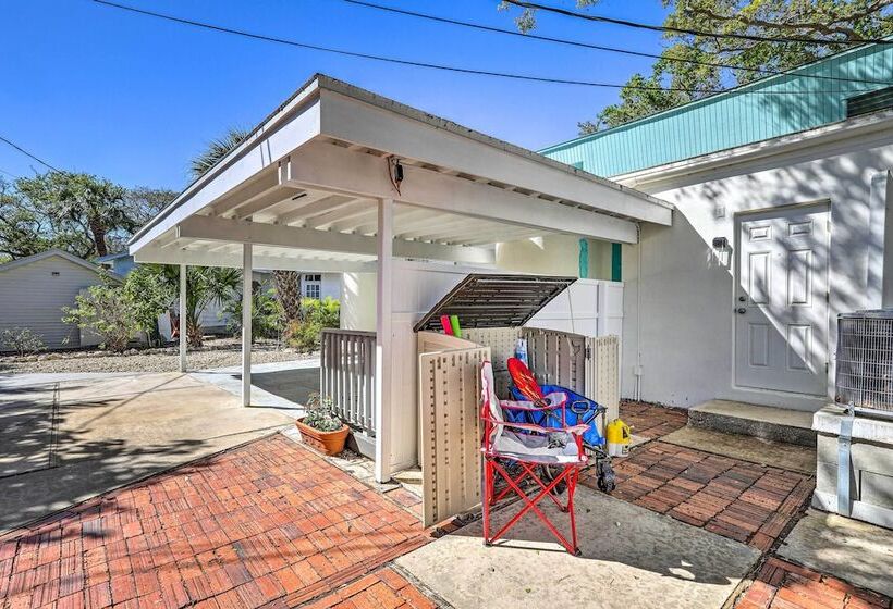 Tropical Waterfront Home: Central Location!