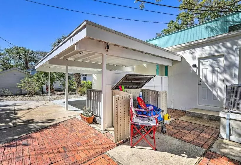 Tropical Waterfront Home: Central Location!