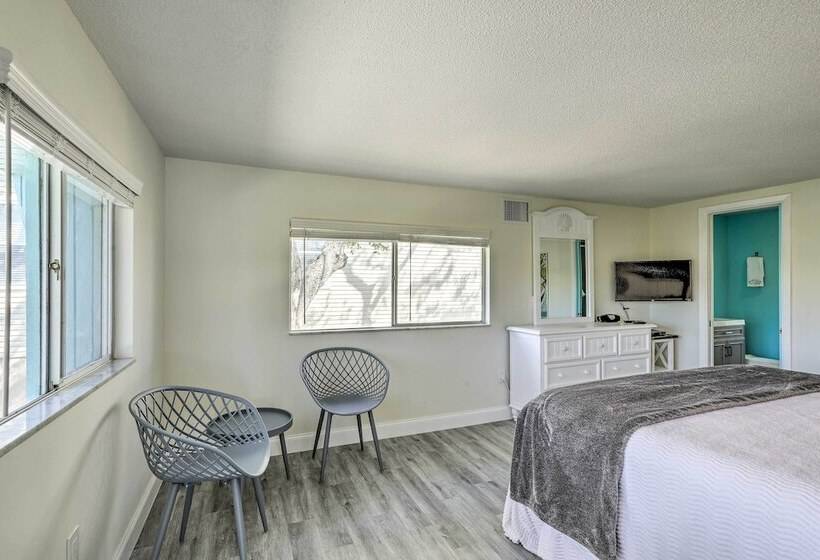 Tropical Waterfront Home: Central Location!