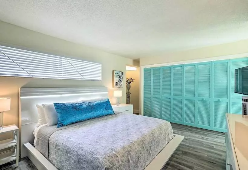 Tropical Waterfront Home: Central Location!