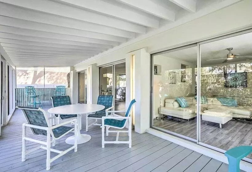 Tropical Waterfront Home: Central Location!