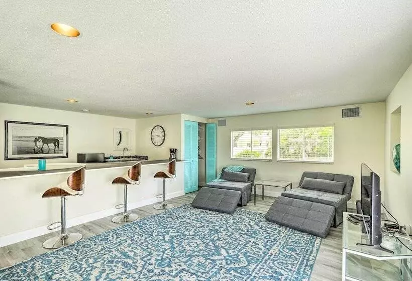 Tropical Waterfront Home: Central Location!