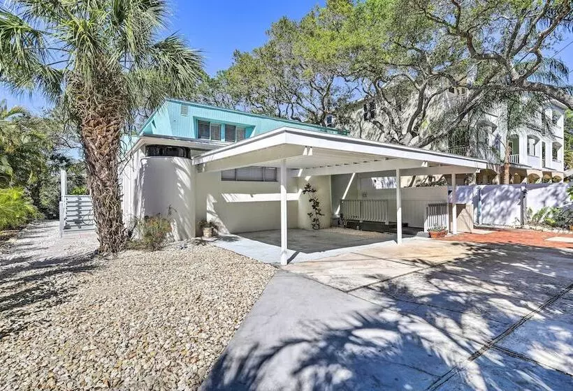 Tropical Waterfront Home: Central Location!