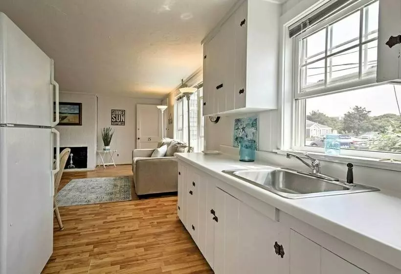 Cape Cod Retreat: Patio, Walk To Craigville Beach