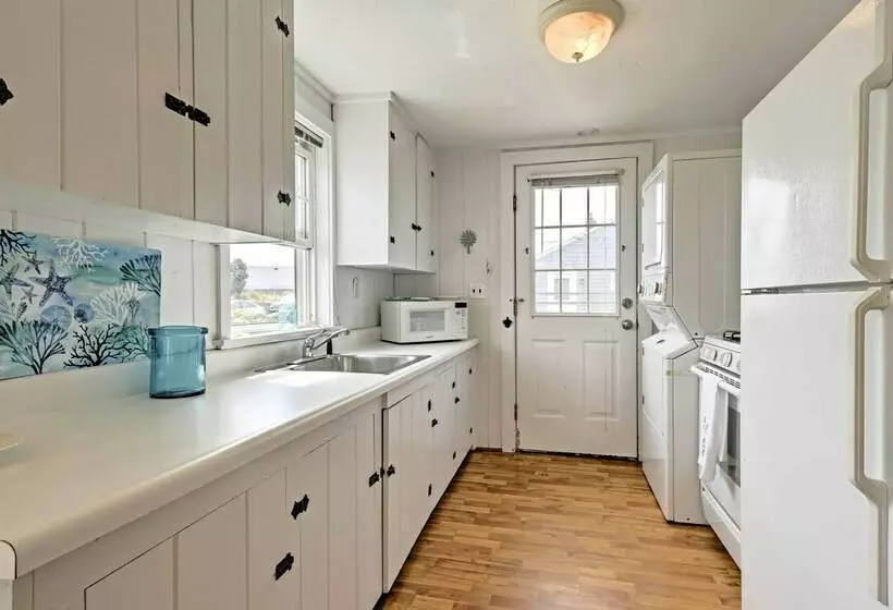 Cape Cod Retreat: Patio, Walk To Craigville Beach