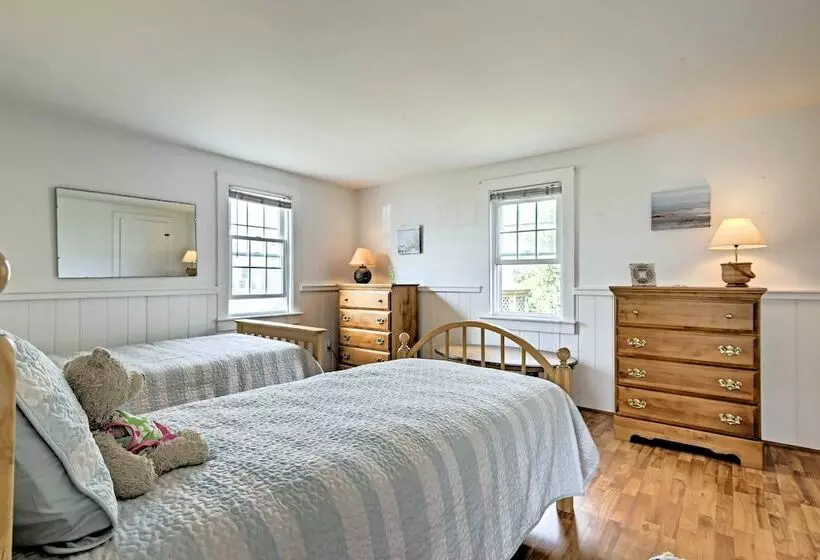 Cape Cod Retreat: Patio, Walk To Craigville Beach