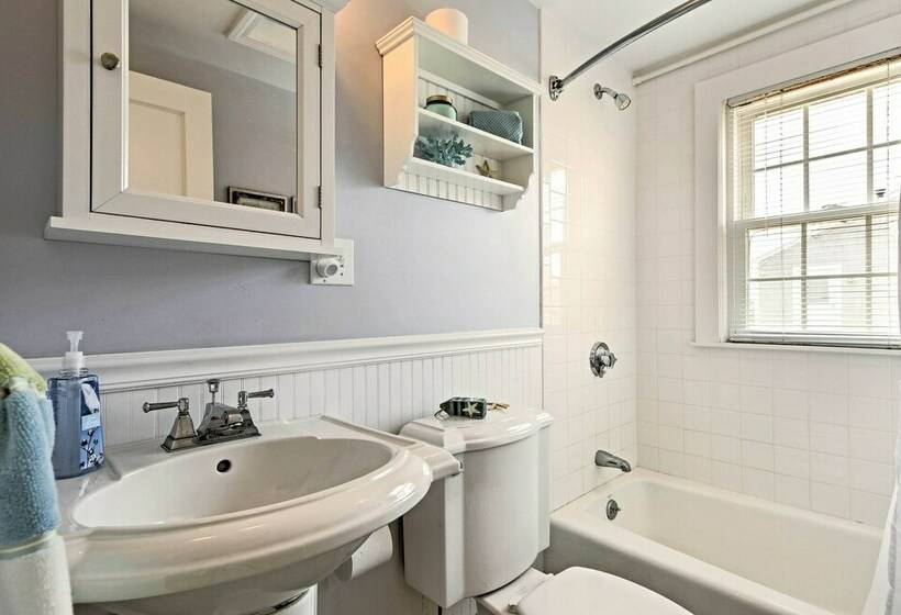 Cape Cod Retreat: Patio, Walk To Craigville Beach