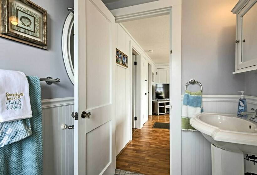 Cape Cod Retreat: Patio, Walk To Craigville Beach