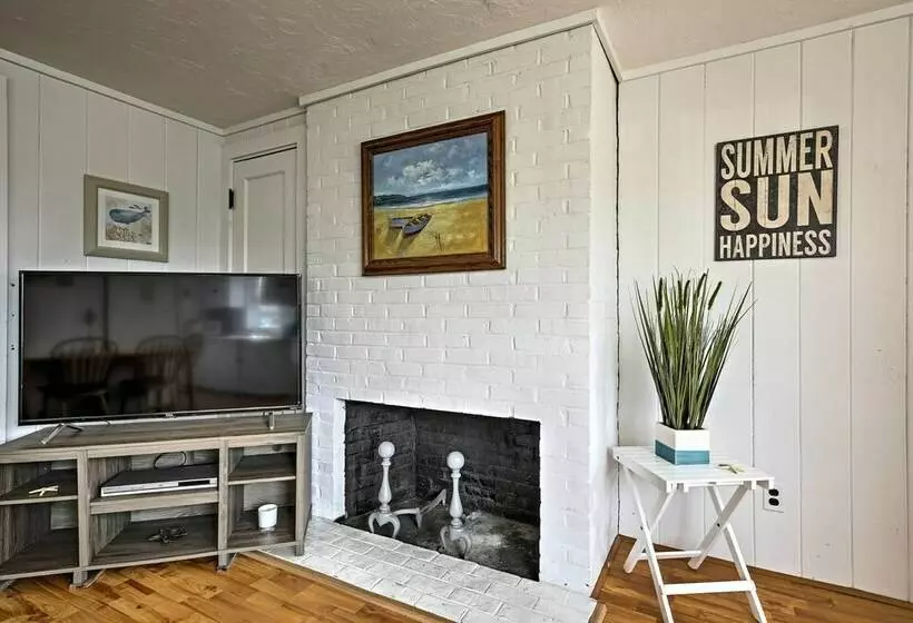 Cape Cod Retreat: Patio, Walk To Craigville Beach