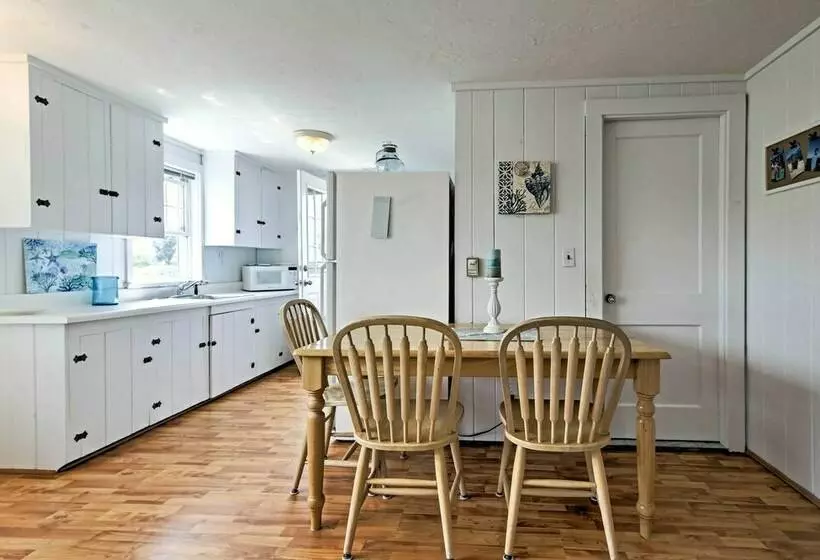 Cape Cod Retreat: Patio, Walk To Craigville Beach