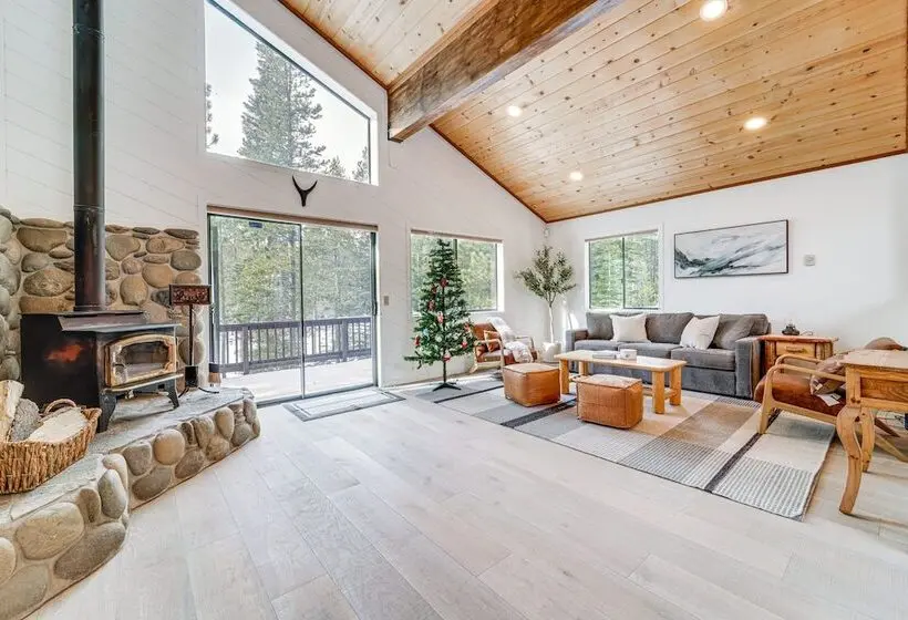 Updated Tahoe Donner Cabin W/ Golf Course Views!