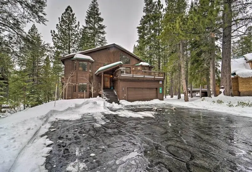 Updated Tahoe Donner Cabin W/ Golf Course Views!