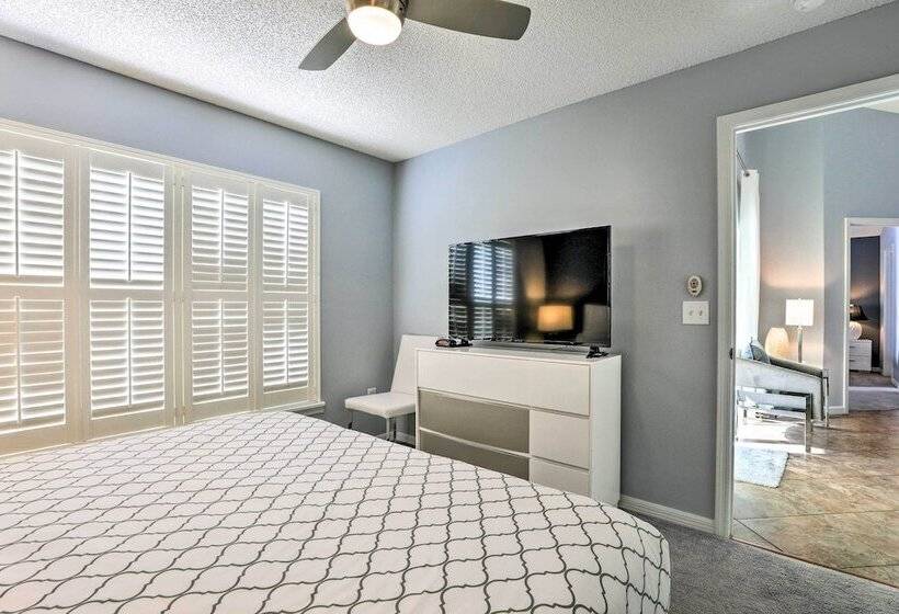 Home Theater + Pool W/ Projector: Clermont Retreat