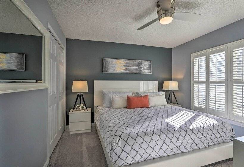 Home Theater + Pool W/ Projector: Clermont Retreat