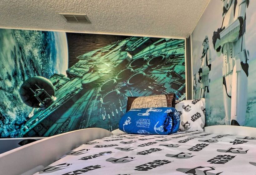 Home Theater + Pool W/ Projector: Clermont Retreat