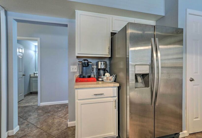 Home Theater + Pool W/ Projector: Clermont Retreat