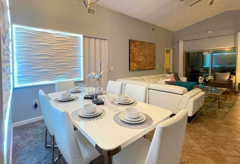 Home Theater + Pool W/ Projector: Clermont Retreat