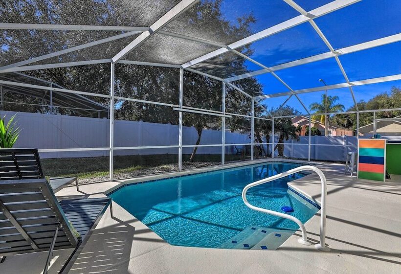 Home Theater + Pool W/ Projector: Clermont Retreat