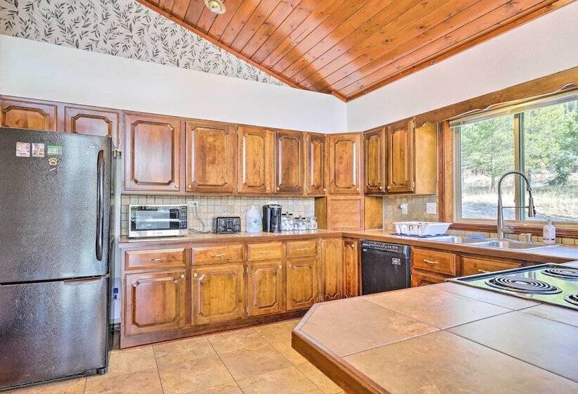 Woodland Park Hideaway W/ Mtn Views & Hot Tub