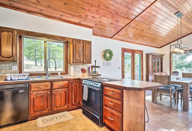 Woodland Park Hideaway W/ Mtn Views & Hot Tub