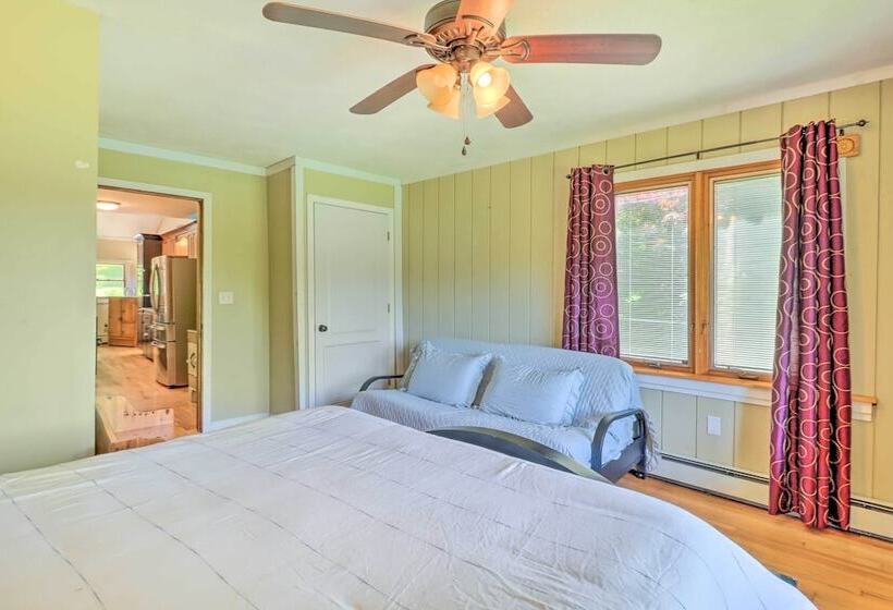 Private Dock & Pedal Boats: Poconos Lake House