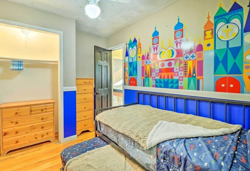 Private Dock & Pedal Boats: Poconos Lake House