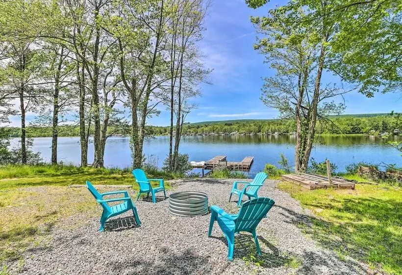 Private Dock & Pedal Boats: Poconos Lake House