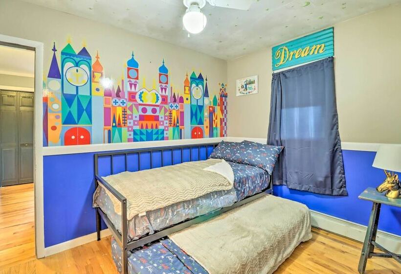 Private Dock & Pedal Boats: Poconos Lake House