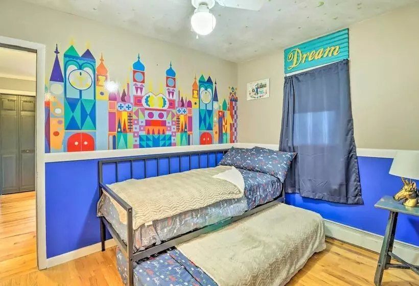 Private Dock & Pedal Boats: Poconos Lake House