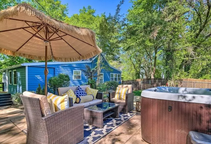 Adorable Beach Cottage W/ Hot Tub & Tropical Bar!