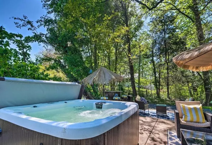 Adorable Beach Cottage W/ Hot Tub & Tropical Bar!