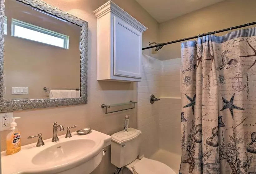 Ocean View & Grill: Crystal Beach Bungalow!