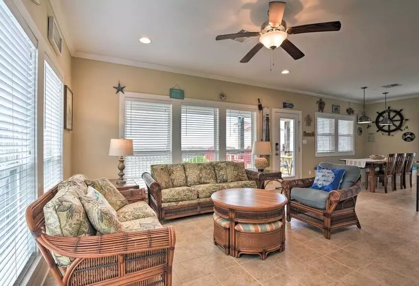 Ocean View & Grill: Crystal Beach Bungalow!