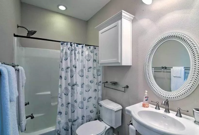 Ocean View & Grill: Crystal Beach Bungalow!