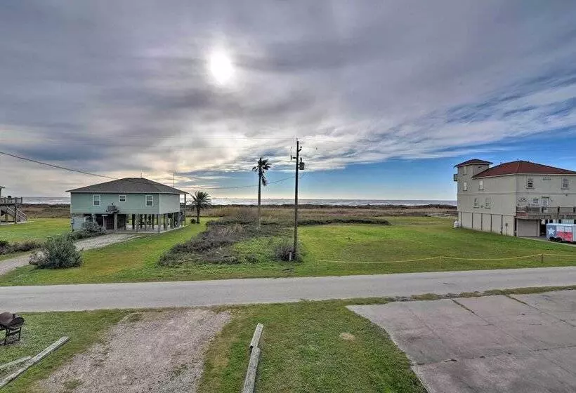 Ocean View & Grill: Crystal Beach Bungalow!