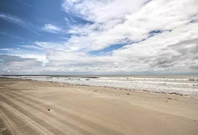 Ocean View & Grill: Crystal Beach Bungalow!