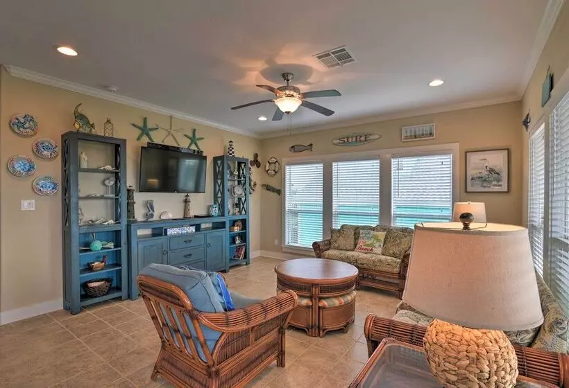 Ocean View & Grill: Crystal Beach Bungalow!