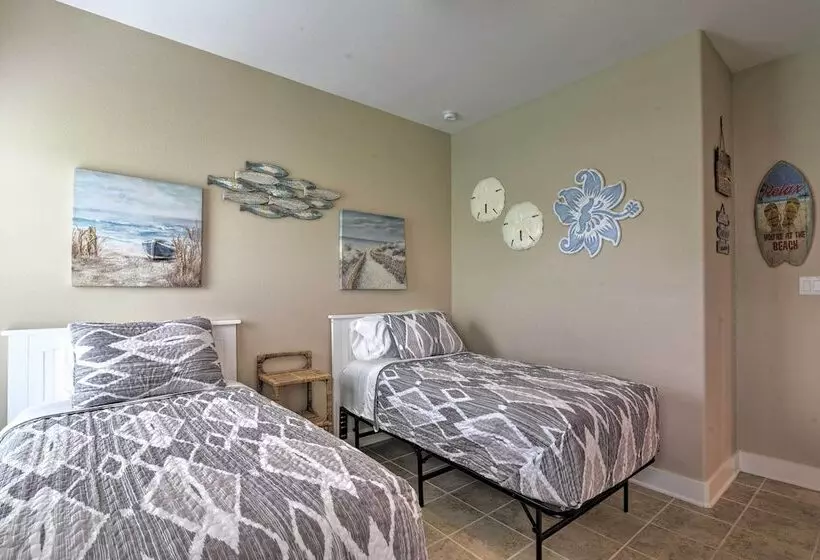 Ocean View & Grill: Crystal Beach Bungalow!