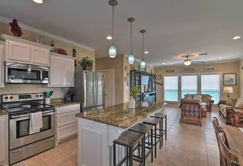 Ocean View & Grill: Crystal Beach Bungalow!